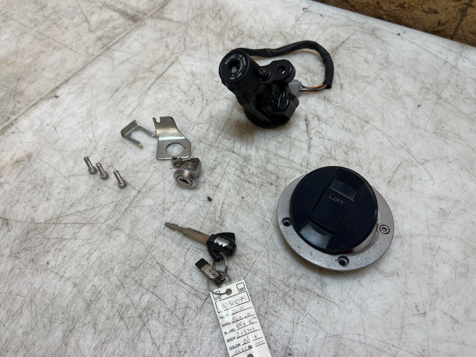 08 09 10 2008 2009 2010 SUZUKI GSXR GSX-R 600 750 LOCK SET KEY SET INGNITION CAP