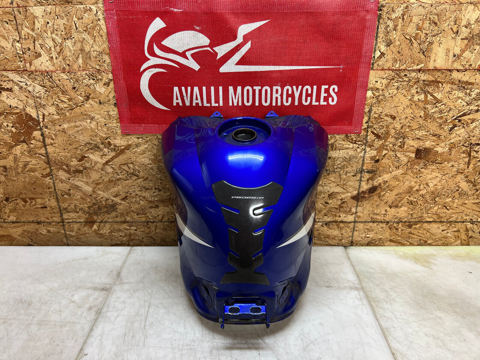 04 05 06 2004 2005 2006 YAMAHA YZFR1 YZF R1 GAS TANK FUEL TANK PETROL RESERVOIR