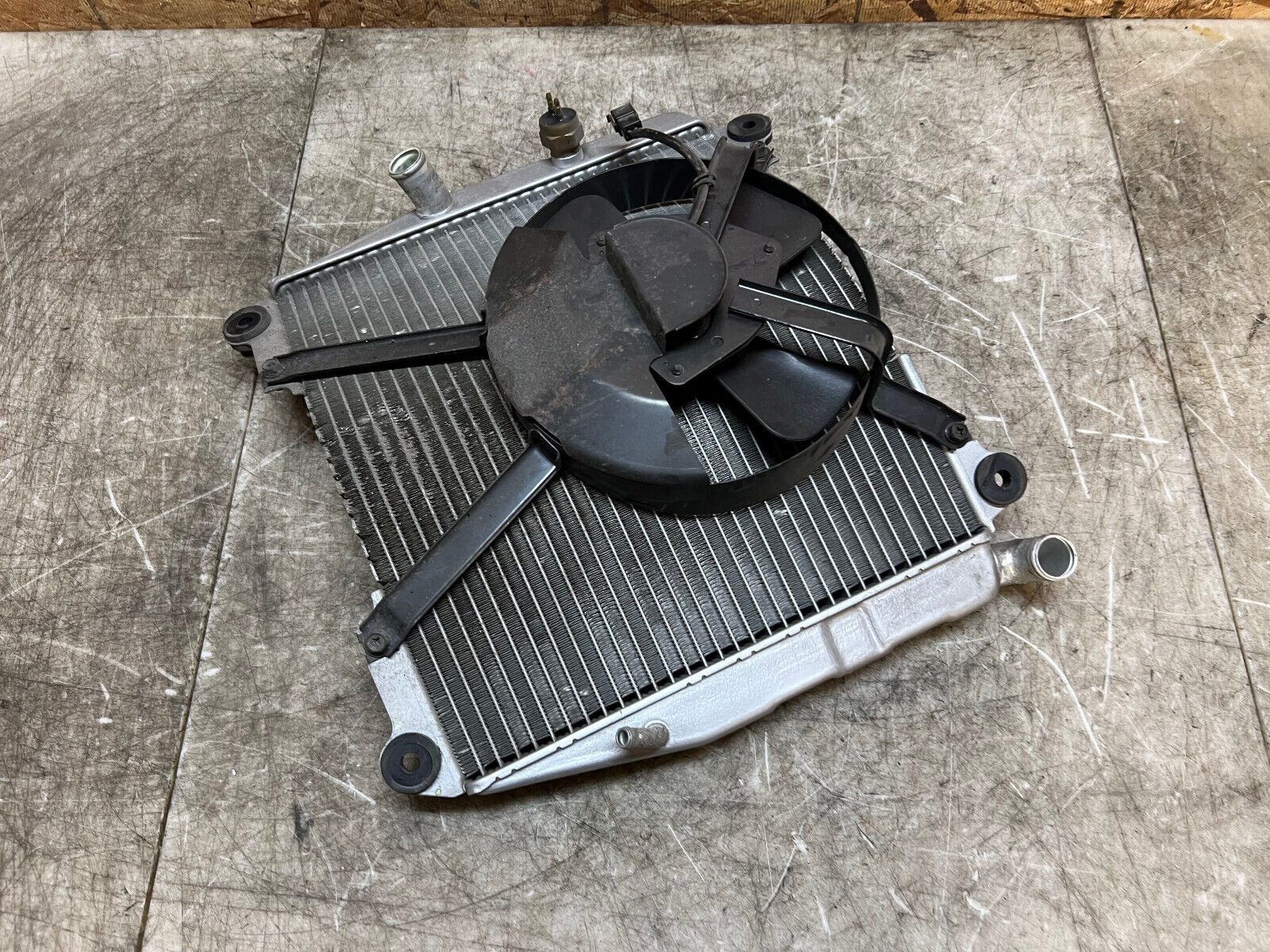 98 99 00 01 02 03 KAWASAKI NINJA ZX7-R ZX7R ZX7 RADIATOR RAD ENGINE COOLER FAN