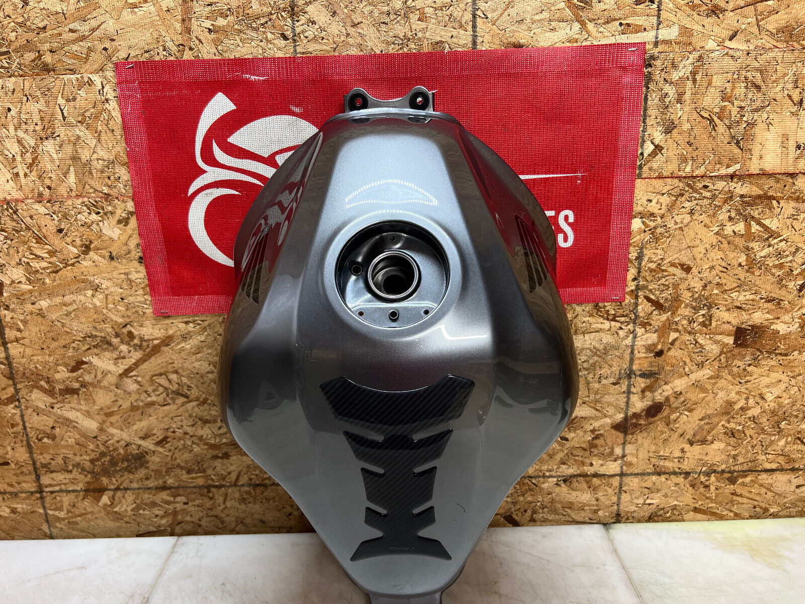 20 21 22 23 24 HONDA CBR500R CBR 500R GAS TANK FUEL TANK PETROL RESERVOIR