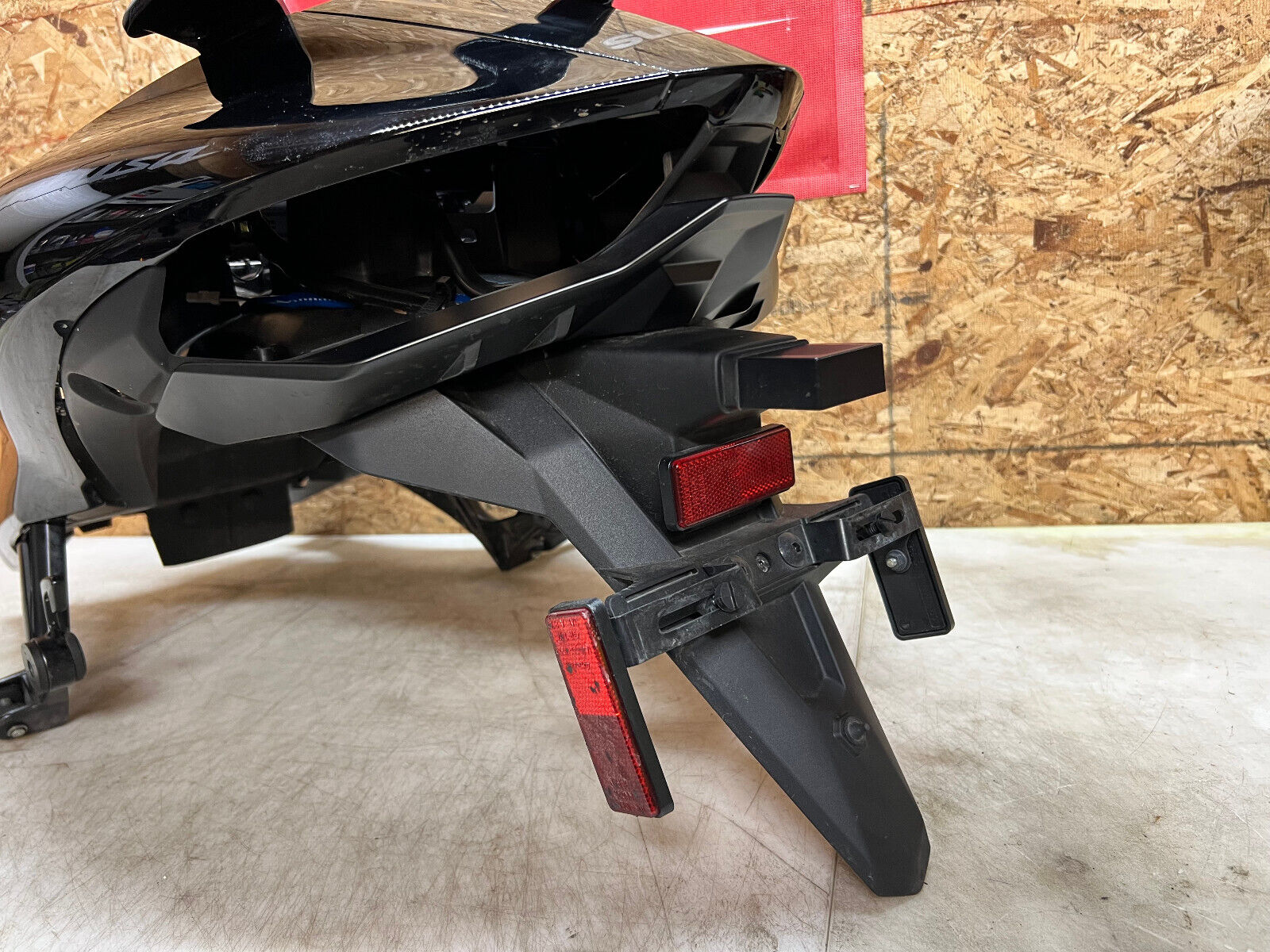 21 22 23 24 SUZUKI HAYABUSA GSX1300R GSX 1300 SUBFRAME SUB FRAME BACK FRAME TAIL
