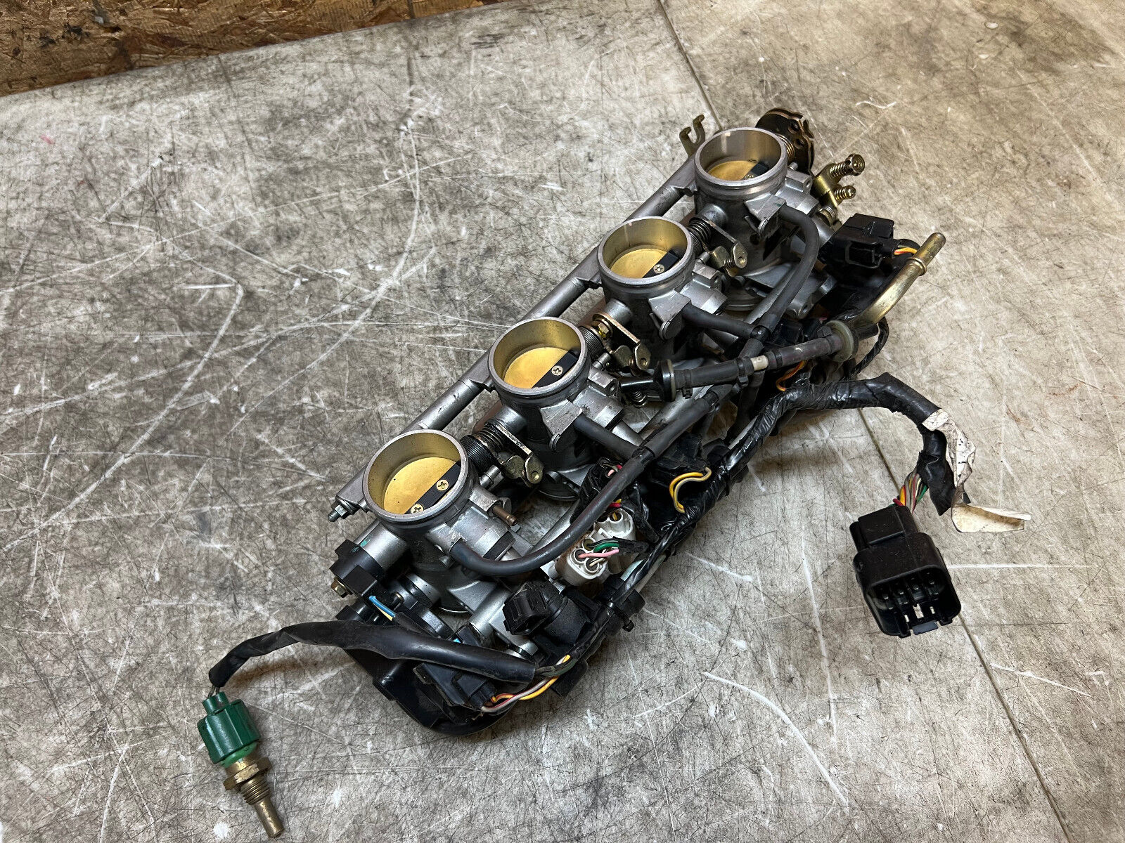 01 02 2001 2002 SUZUKI GSXR GSX-R 1000 GSXR1000 THROTTLE BODIES BODY INJECTOR