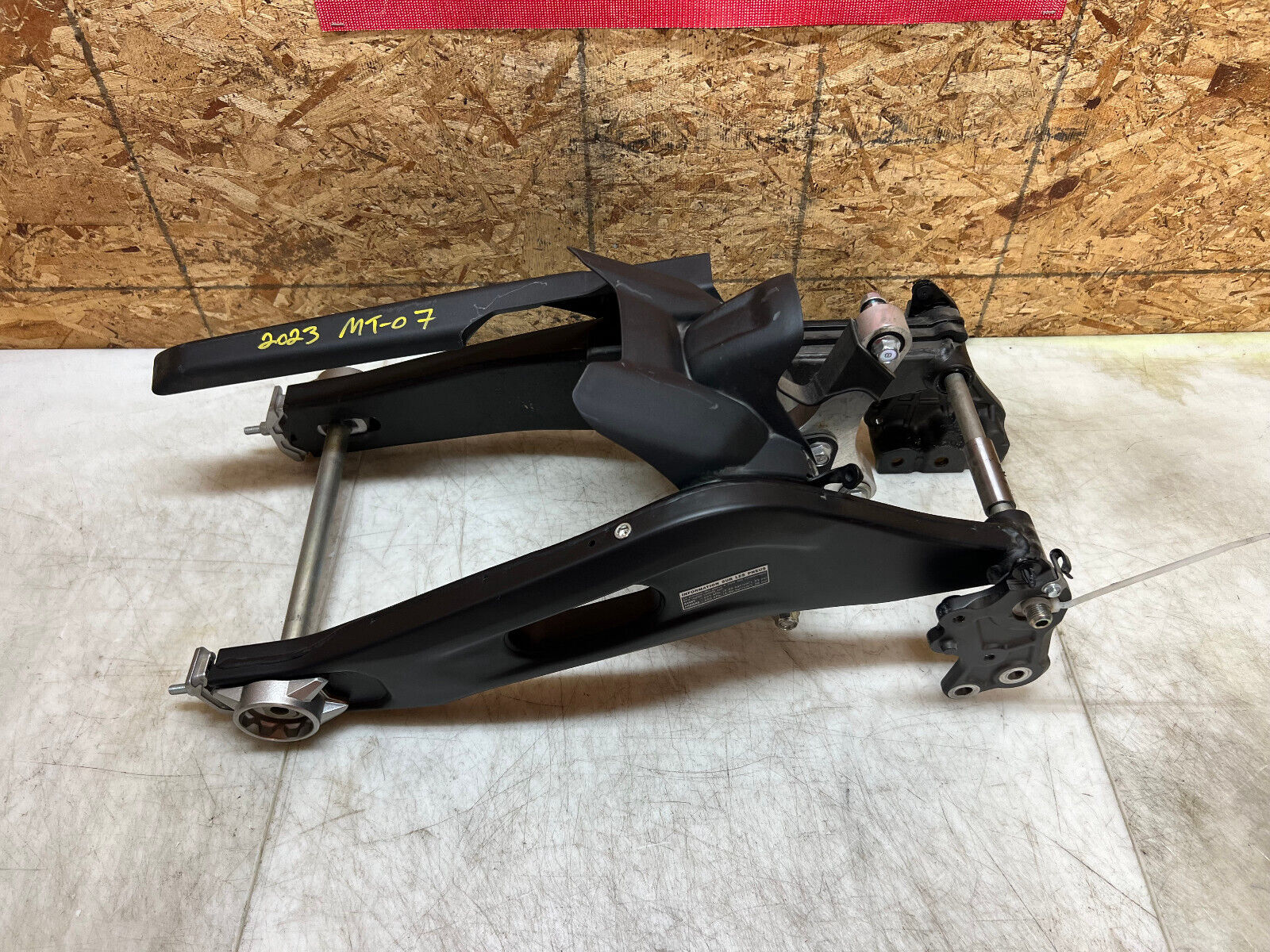 19 20 21 22 23 YAMAHA FZ-07 FZ07 MT-07 MT07 REAR SWINGARM SWING ARM SUSPENSION
