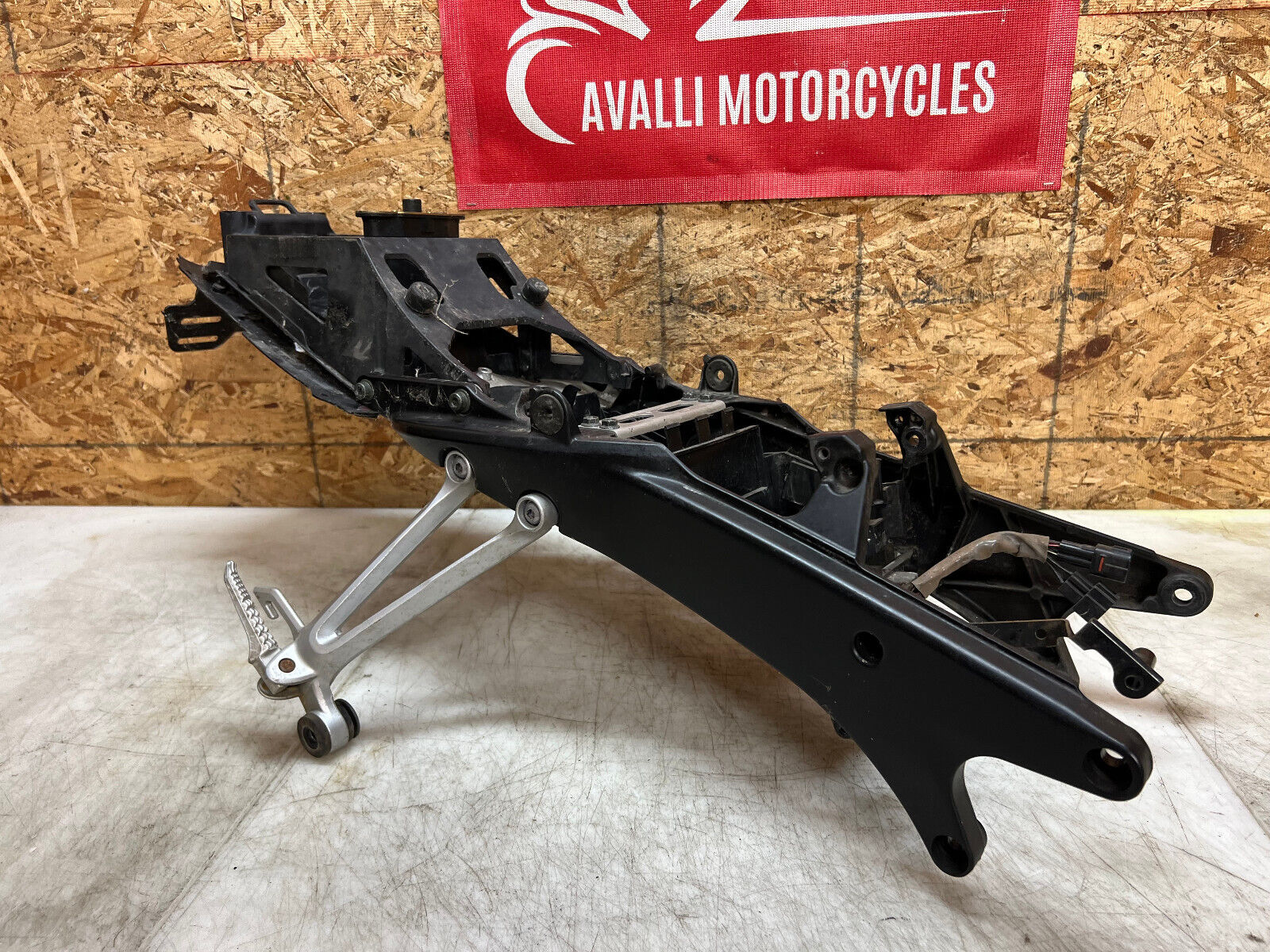 05 06 2005 2006 SUZUKI GSX-R1000 GSX-R GSXR 1000 SUBFRAME SUB FRAME BACK FRAME