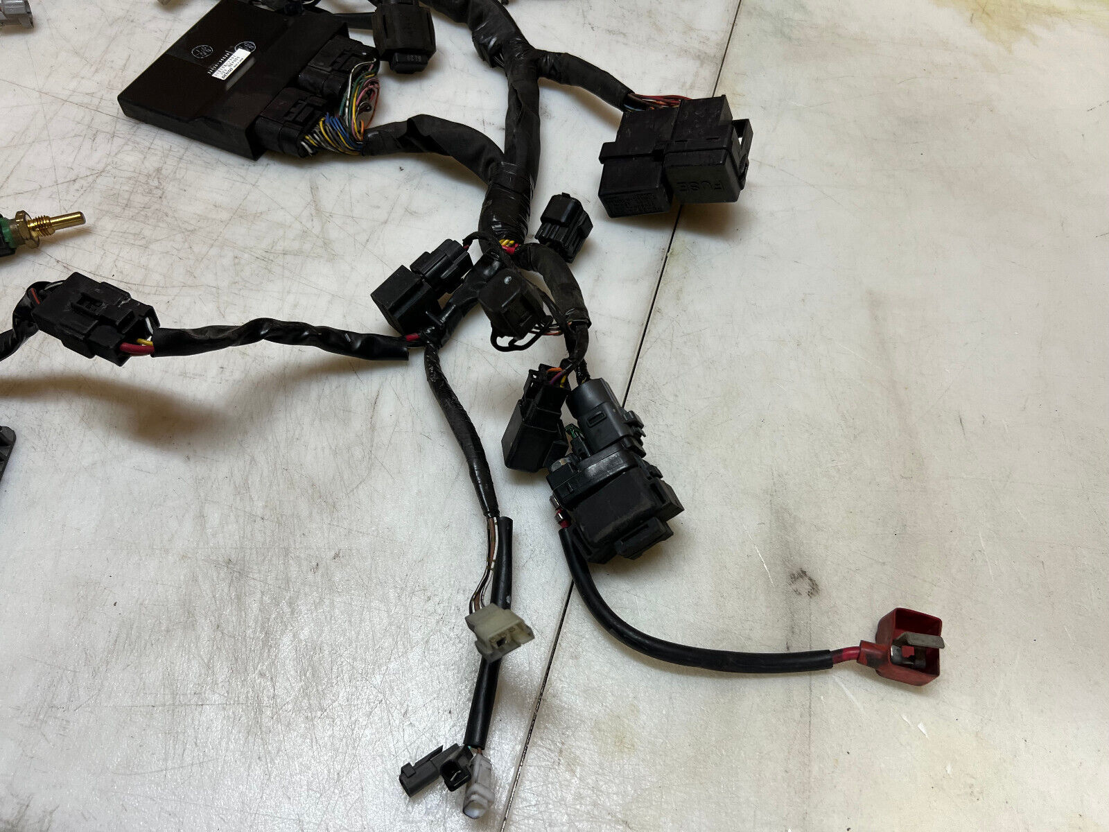 04 05 SUZUKI GSXR GSX-R 750 GSXR750 MAIN ENGINE WIRING HARNESS LOOM ECU CDI ECM