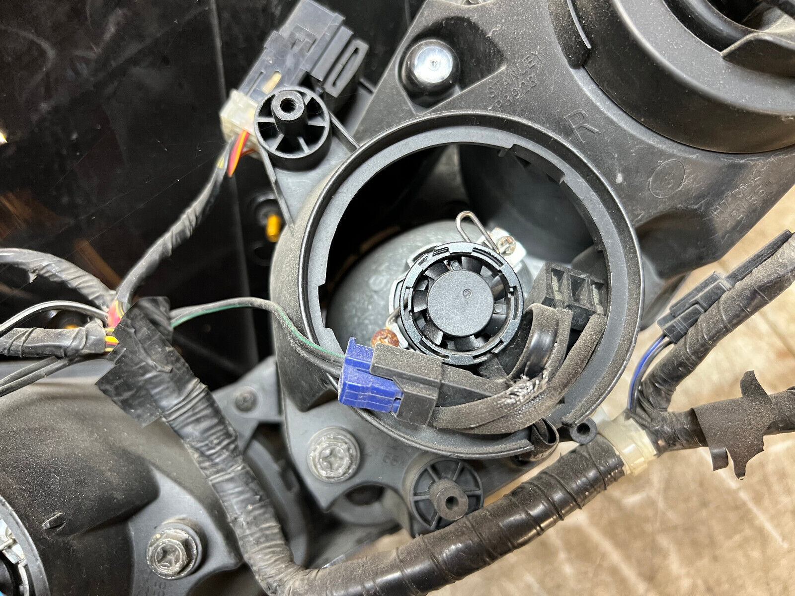 04 05 06 2004 2005 2006 YAMAHA YZFR1 YZF R1 HEADLIGHTS HEAD LIGHT FRONT NOSE