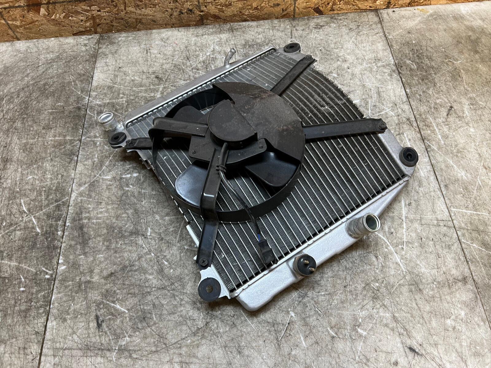 98 99 00 01 02 03 KAWASAKI NINJA ZX7-R ZX7R ZX7 RADIATOR RAD ENGINE COOLER FAN