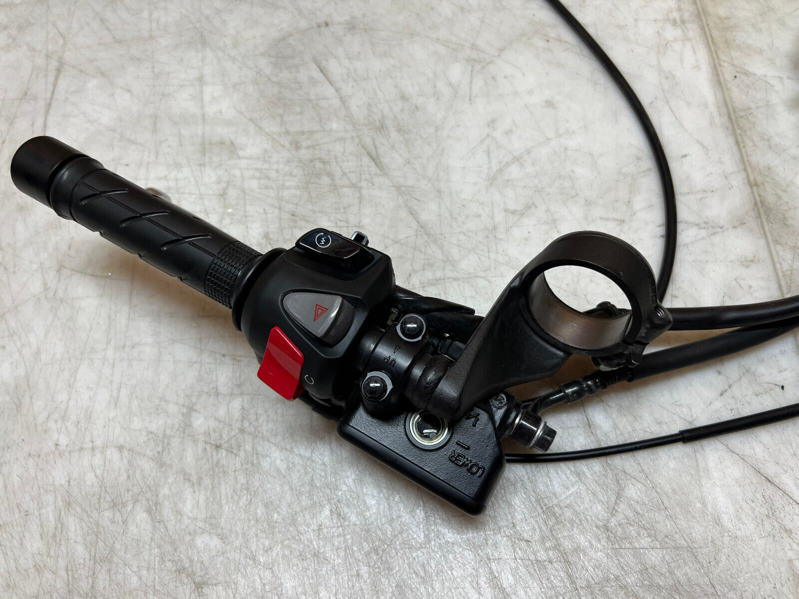 20 21 22 23 24 HONDA CBR500R CBR 500R RIGHT CLIP ON HANDLEBAR HANDLE BAR SWITCH
