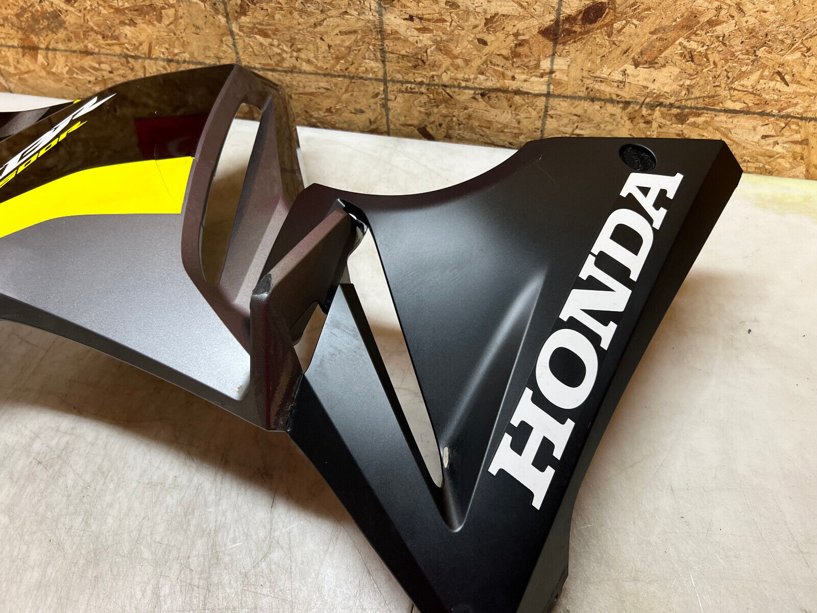20 21 22 23 24 HONDA CBR500R CBR 500R LEFT SIDE FAIRING MID FAIRING COWL COVER