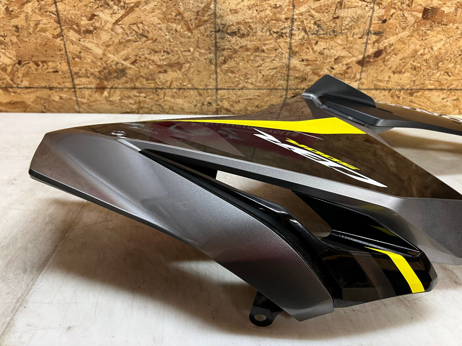 20 21 22 23 24 HONDA CBR500R CBR 500R RIGHT SIDE FAIRING MID FAIRING COWL COVER
