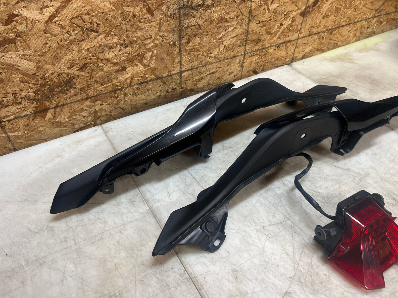 18 19 20 21 22 23 YAMAHA FZ-07 FZ07 MT-07 MT07 TAIL FAIRING REAR COWL TAIL LIGHT