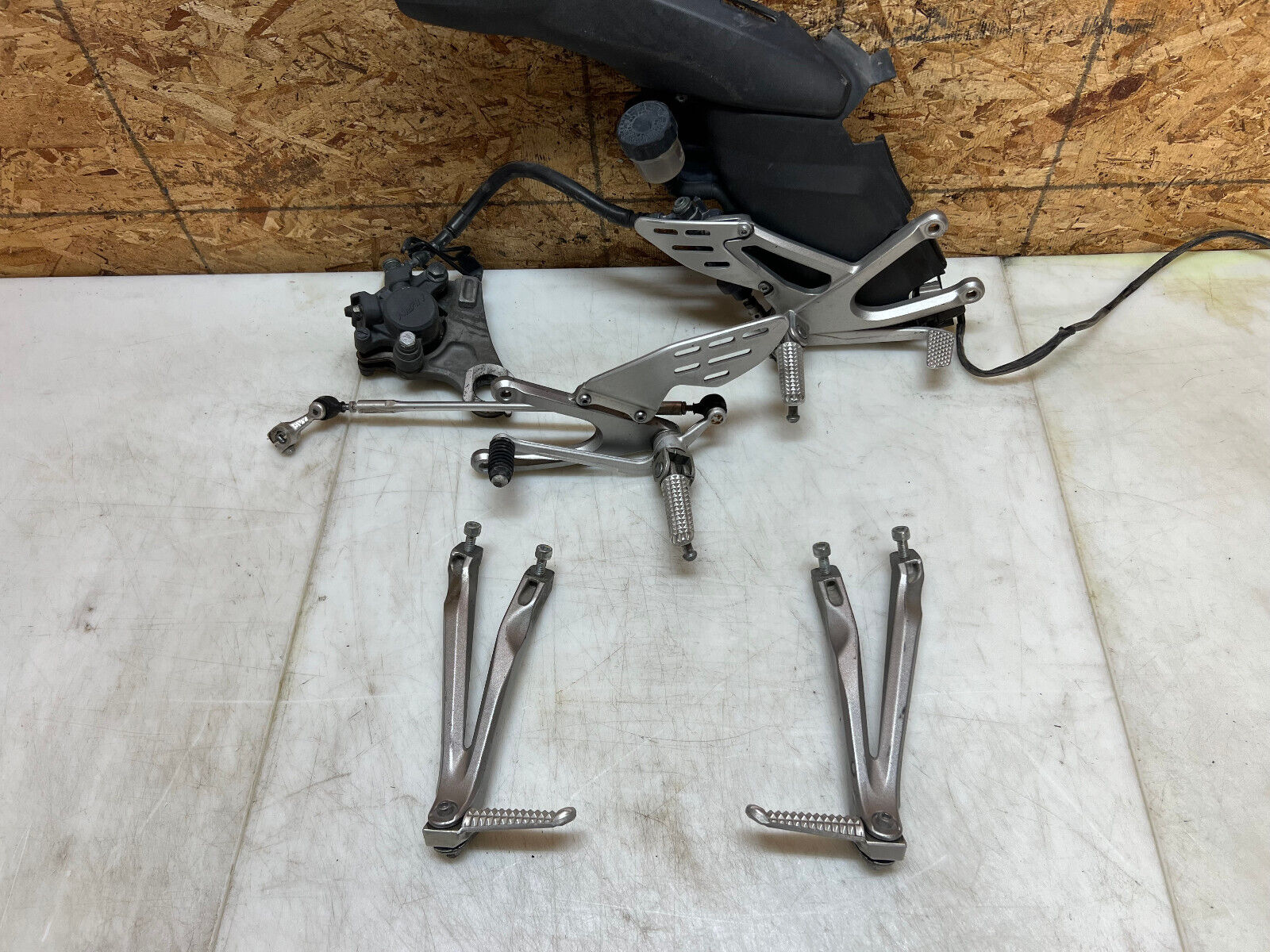 2007 2008 07 08 YAMAHA YZFR1 YZF R1 REARSETS REARSET REAR SETS SET FOOT REST OEM