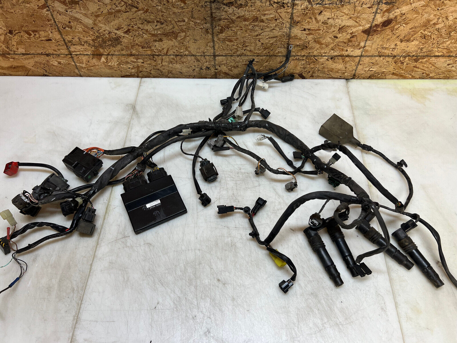 04 05 SUZUKI GSXR GSX-R 750 GSXR750 ECU CDI ECM MAIN ENGINE WIRING HARNESS LOOM