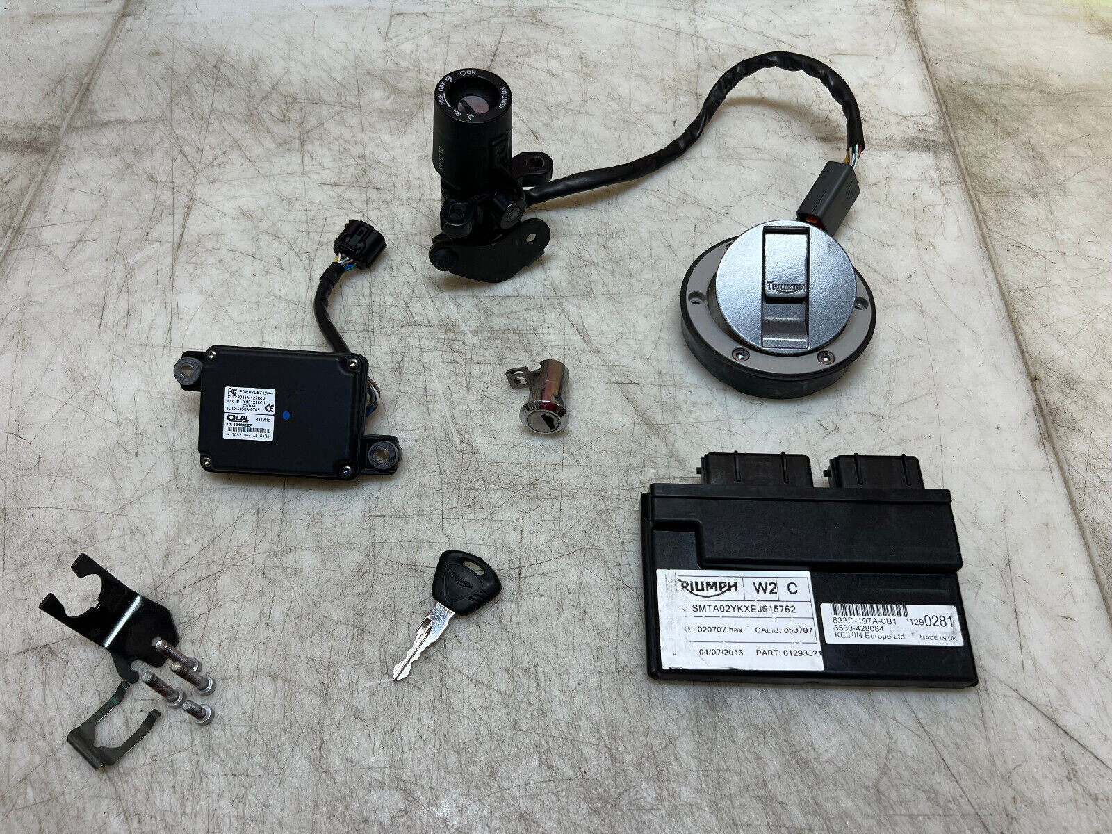 13 14 15 16 17 TRIUMPH DAYTONA 675R 675 R LOCK SET KEY SET IGNITION ECU CDI ECM
