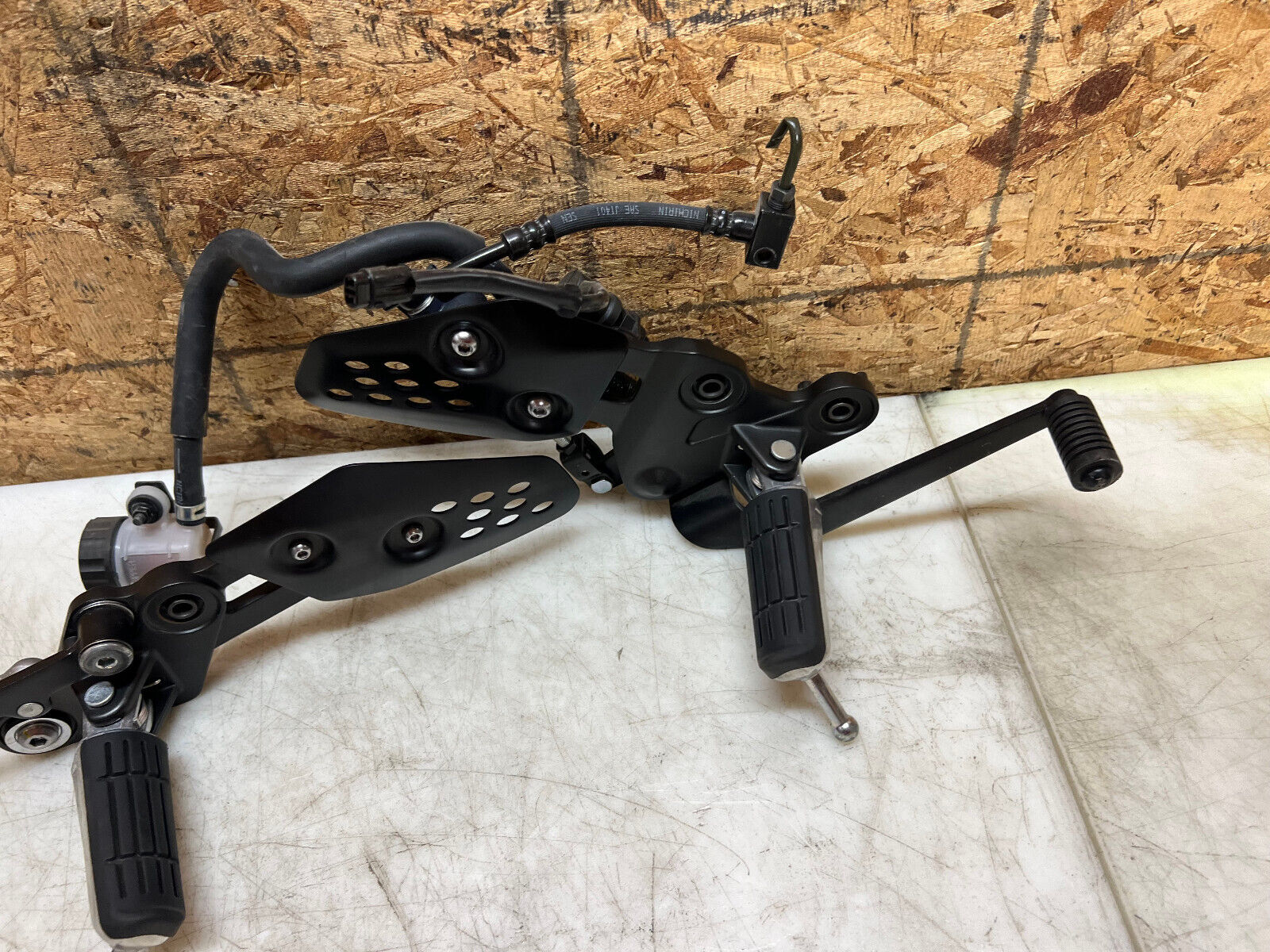 20 21 22 23 24 25 YAMAHA MT 07 MT-07 MT07 RIGHT LEFT REARSETS REAR SET SETS PEG