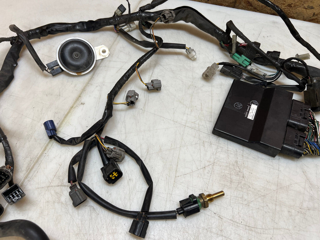 04 05 SUZUKI GSXR GSX-R 750 GSXR750 MAIN ENGINE WIRING HARNESS LOOM ECU CDI ECM