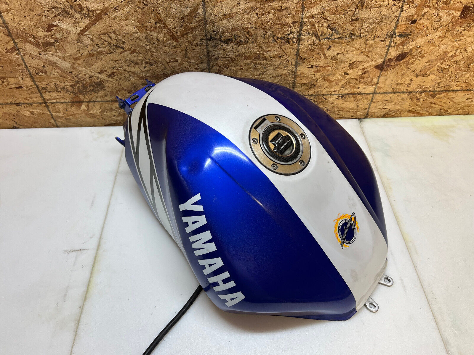 99 00 01 02 1999 2000 2001 2002 YAMAHA YZFR6 YZF R6 GAS TANK FUEL TANK RESERVOIR