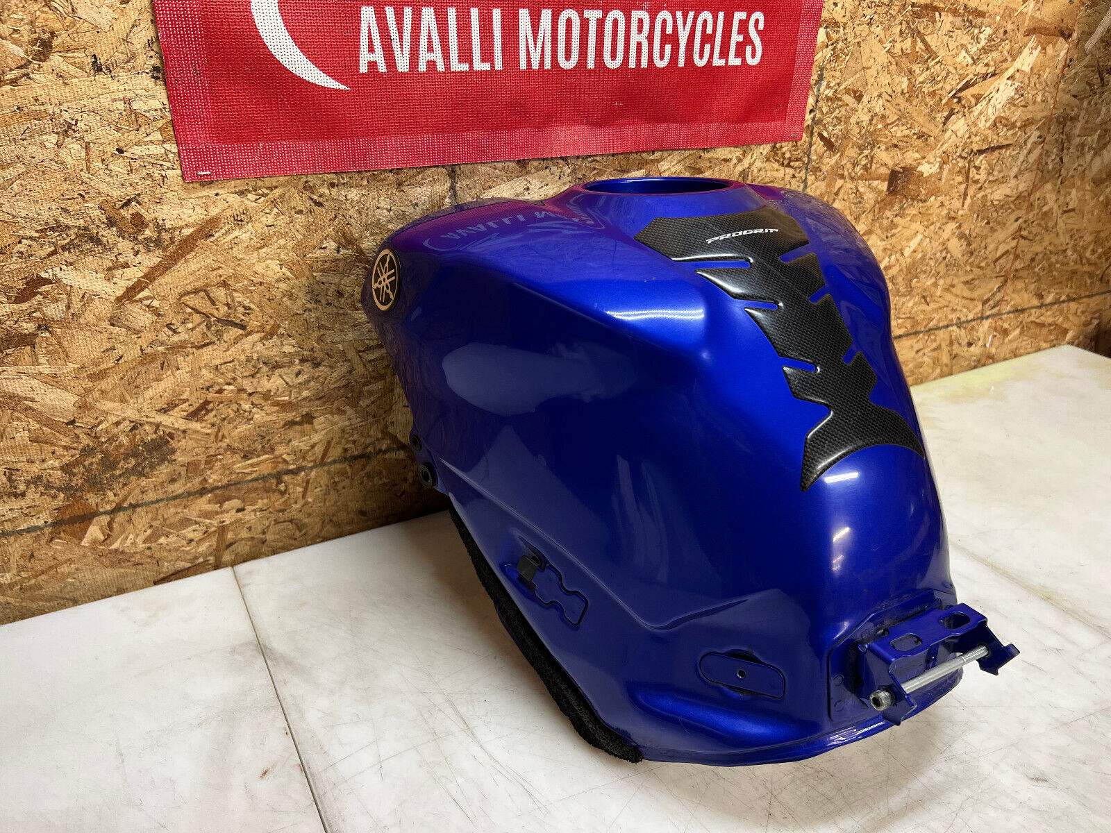 2007 2008 07 08 YAMAHA YZFR1 YZF R1 GAS TANK FUEL TANK PETROL RESERVOIR CELL