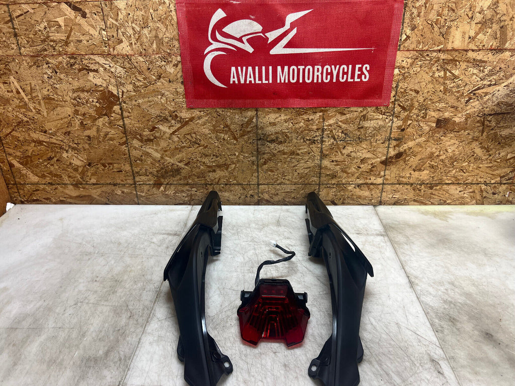 18 19 20 21 22 23 YAMAHA FZ-07 FZ07 MT-07 MT07 TAIL FAIRING REAR COWL TAIL LIGHT
