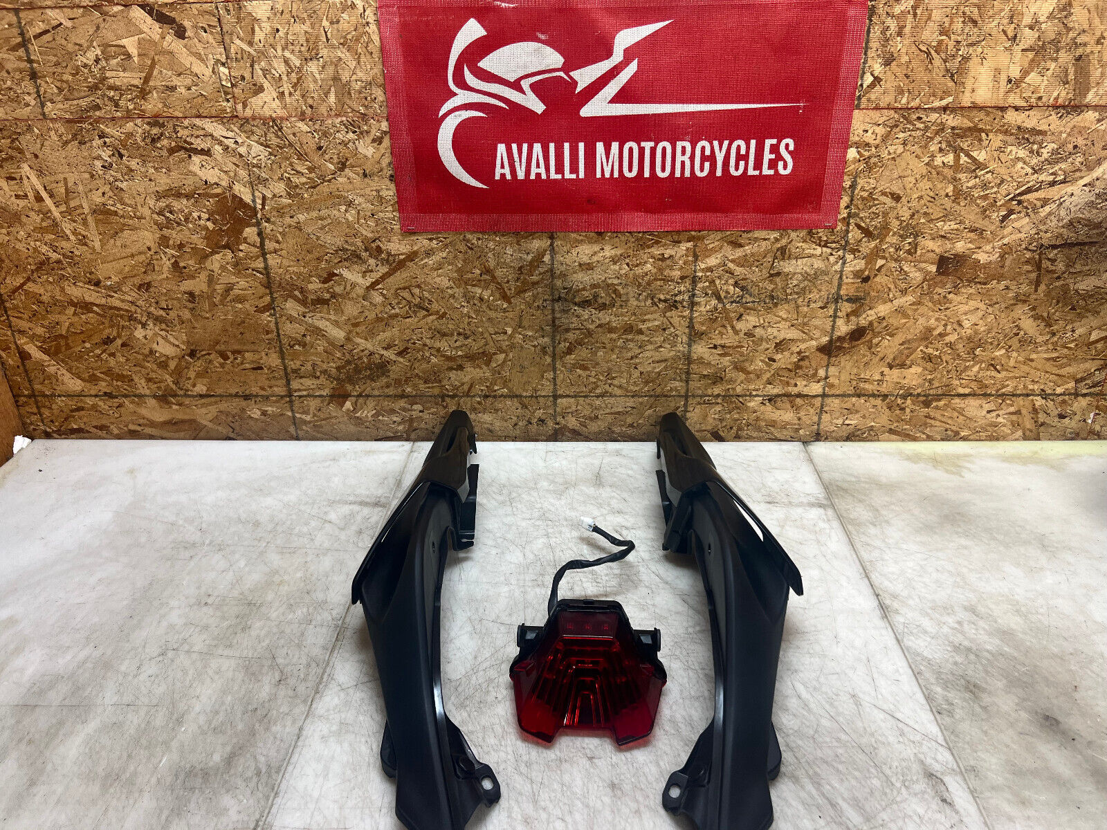 18 19 20 21 22 23 YAMAHA FZ-07 FZ07 MT-07 MT07 TAIL FAIRING REAR COWL TAIL LIGHT