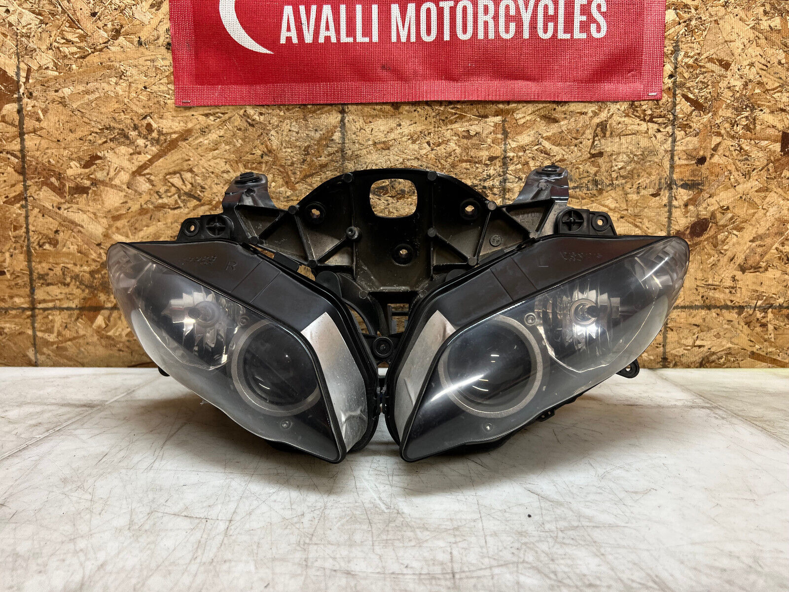 04 05 06 2004 2005 2006 YAMAHA YZFR1 YZF R1 HEADLIGHTS HEAD LIGHTS LIGHT STAY