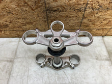 Load image into Gallery viewer, 13 14 15 16 17 TRIUMPH DAYTONA 675R 675 R TOP TRIPLE TREE LOWER CLAMP STEM TREES
