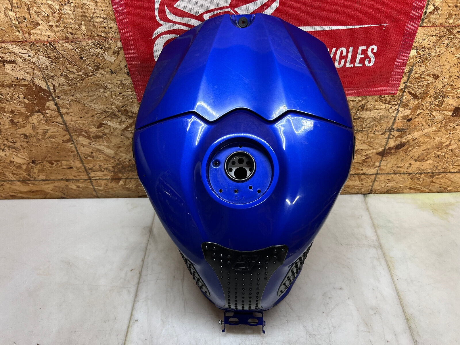 2007 2008 07 08 YAMAHA YZFR1 YZF R1 GAS TANK FUEL TANK PETROL RESERVOIR CELL
