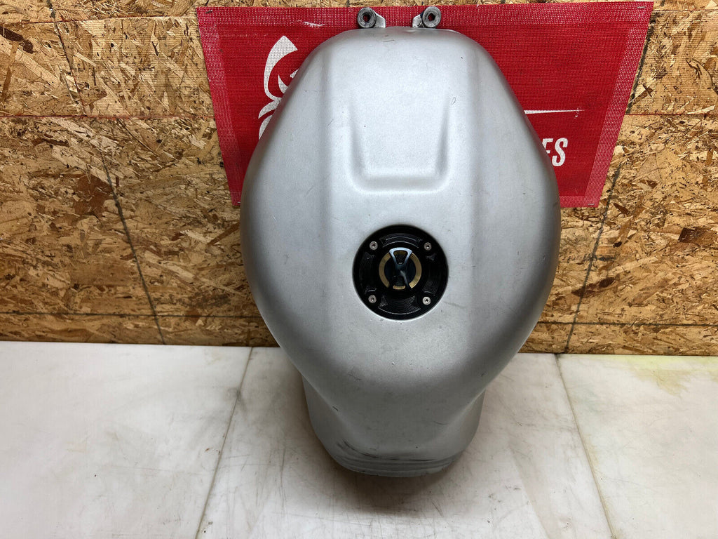 04 05 SUZUKI GSXR GSX-R 600 750 GSXR750 GSXR600 GAS TANK FUEL TANK RESERVOIR