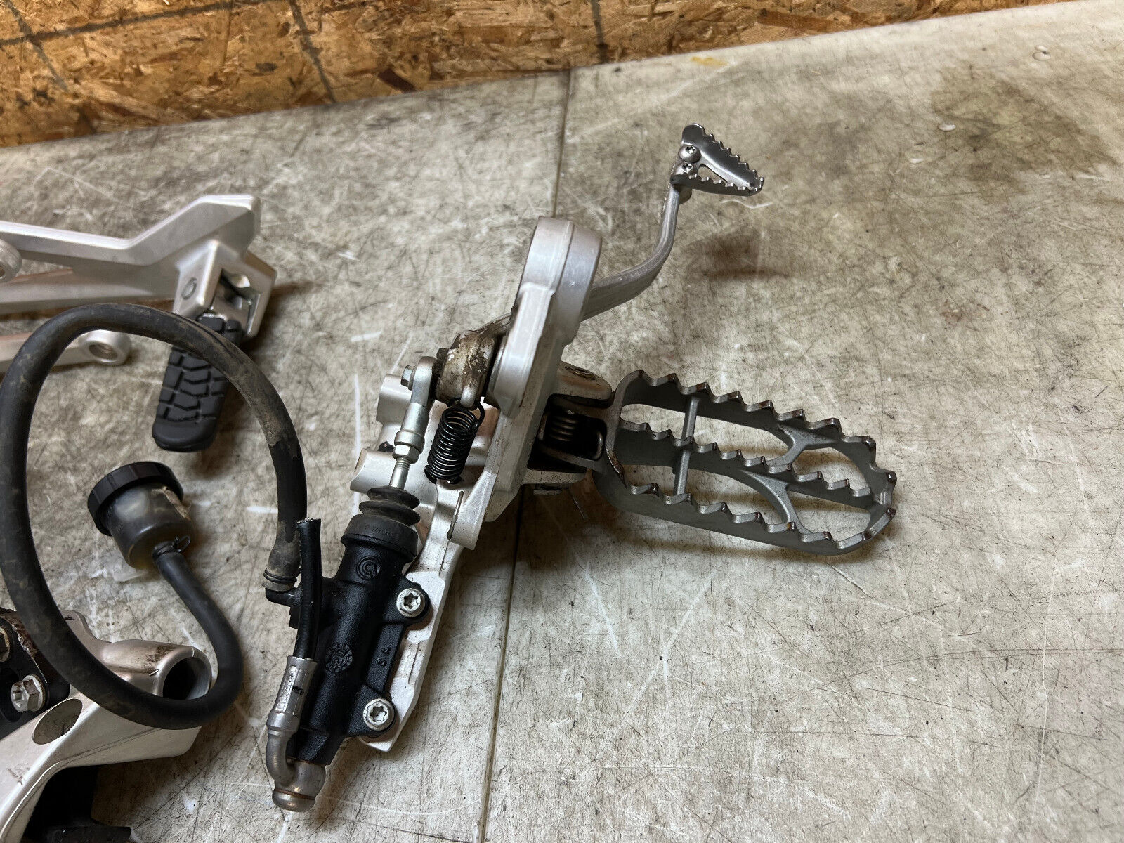 19 20 21 22 23 24 KTM ENDURO R DUKE SM SMC LC4 REARSETS REAR SET SETS FOOT PEG