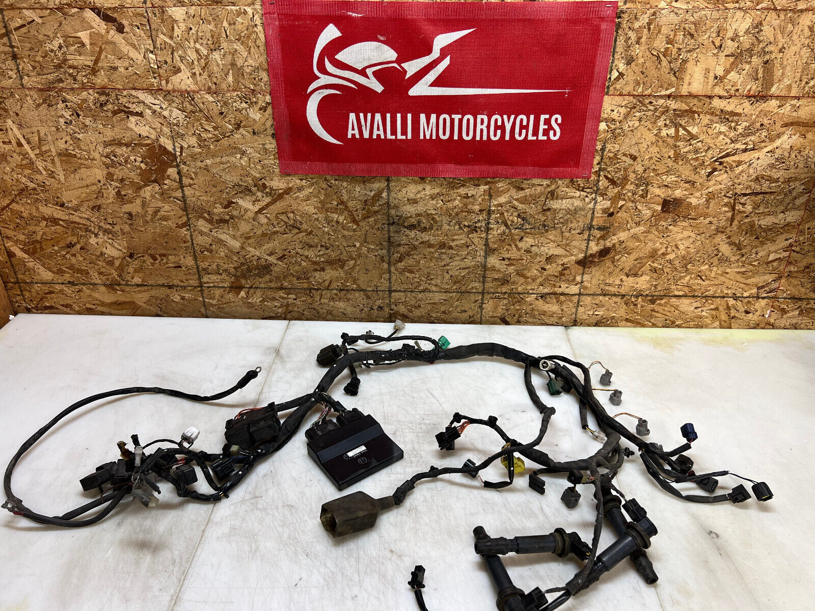 04 05 SUZUKI GSXR GSX-R 600 GSXR600 MAIN ENGINE WIRING HARNESS LOOM ECU CDI ECM