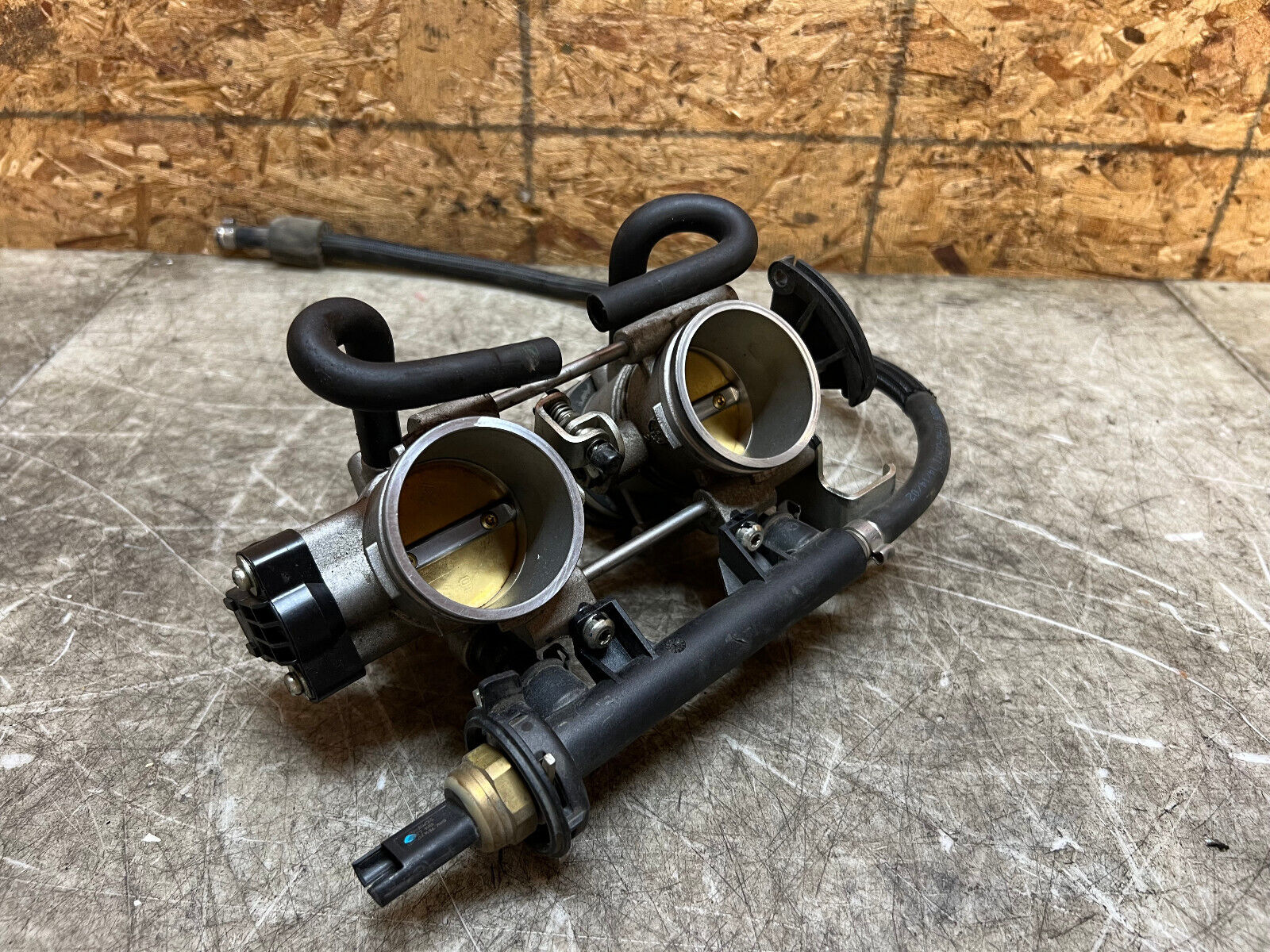13 14 15 16 17 18 BMW F800GS F 800GS F800 GS THROTTLE BODIES BODY FUEL INTAKE