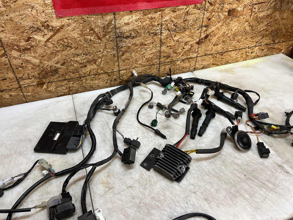 06 07 2006 2007 SUZUKI GSX-R GSXR 600 ENGINE WIRING HARNESS LOOM ECU CDI ECM BOX