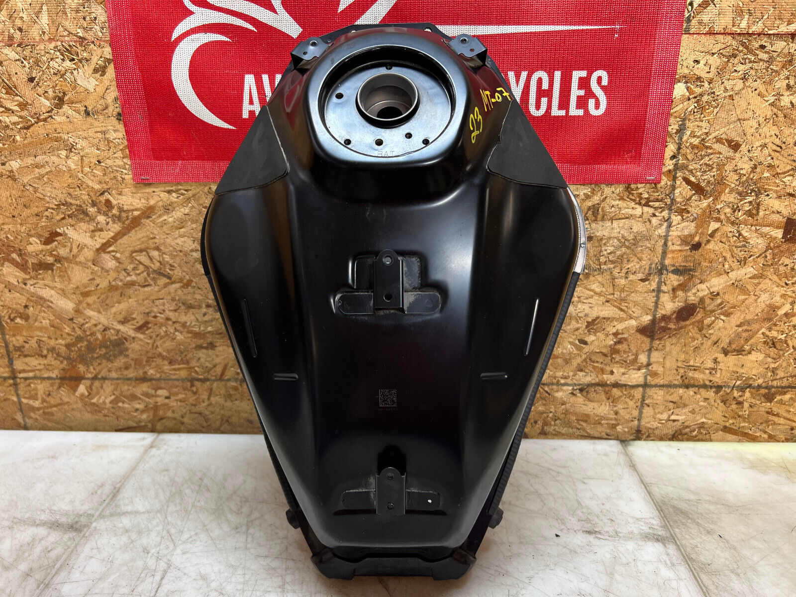 19 20 21 22 23 YAMAHA FZ-07 FZ07 MT-07 MT07 GAS TANK FUEL TANK PETROL RESERVOIR