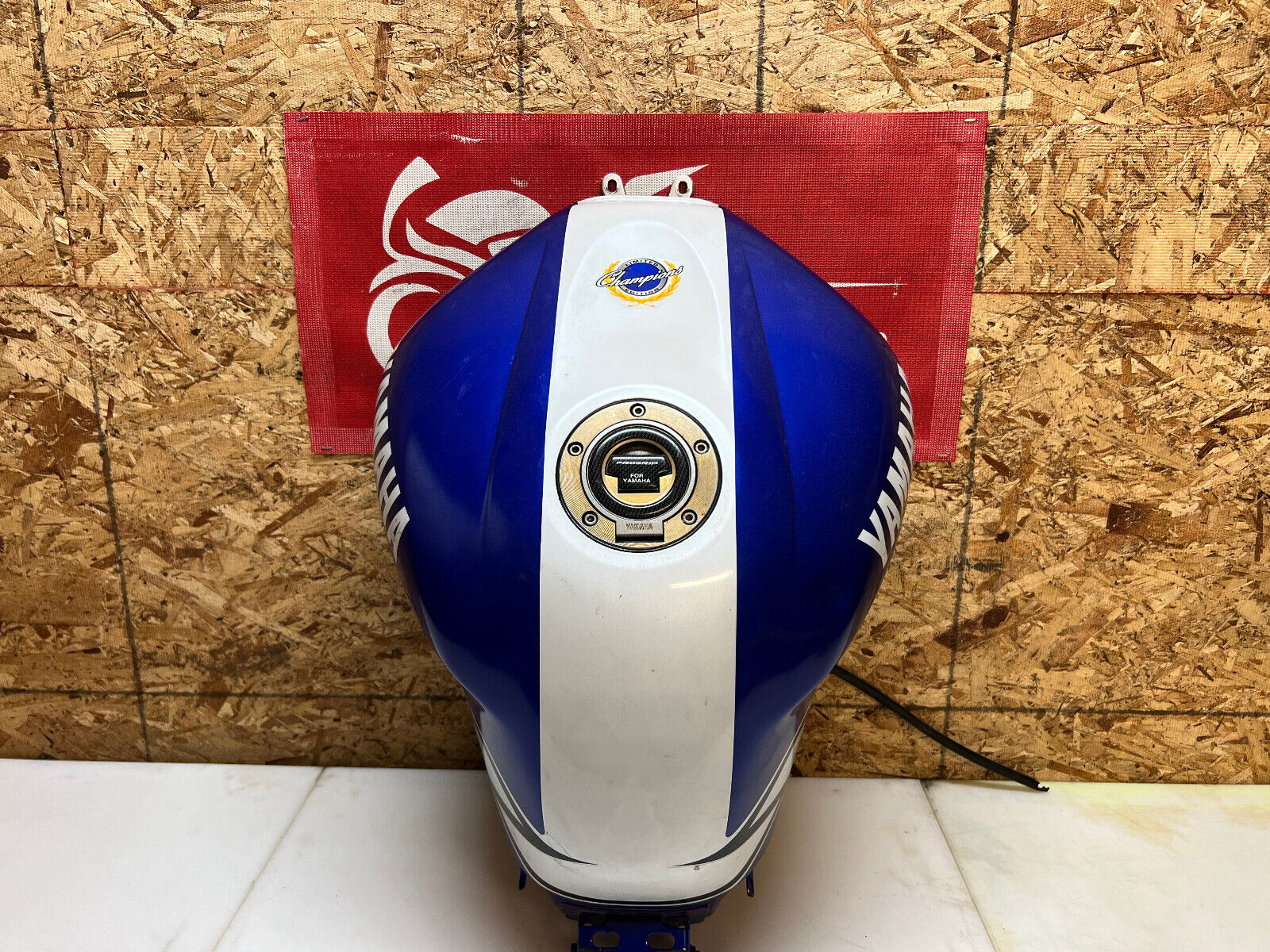 99 00 01 02 1999 2000 2001 2002 YAMAHA YZFR6 YZF R6 GAS TANK FUEL TANK RESERVOIR
