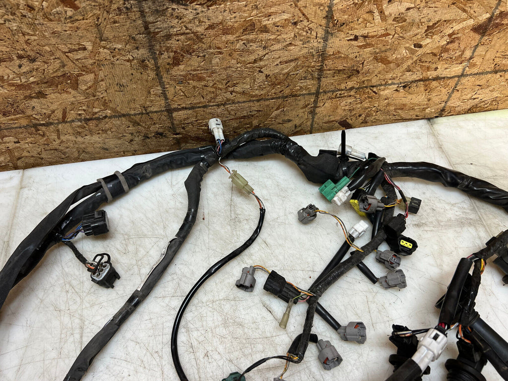 06 07 2006 2007 SUZUKI GSX-R GSXR 600 ENGINE WIRING HARNESS LOOM ECU CDI ECM BOX