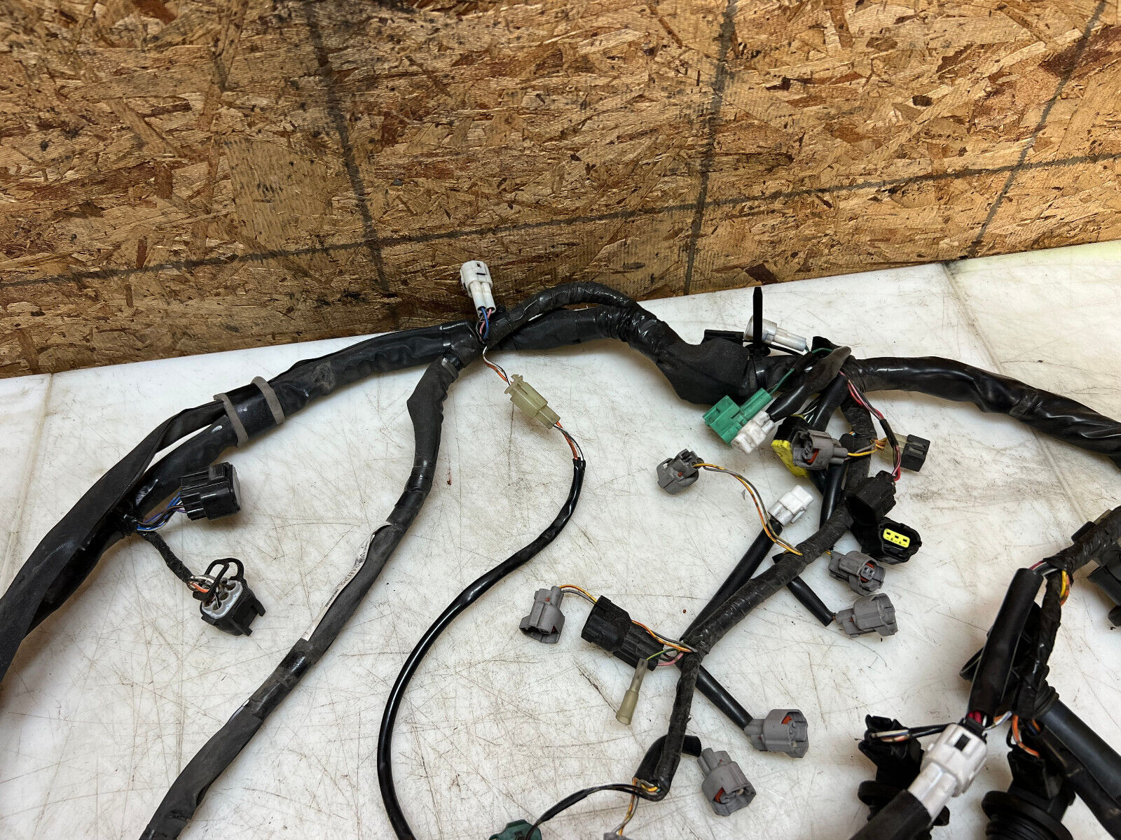 06 07 2006 2007 SUZUKI GSX-R GSXR 600 ENGINE WIRING HARNESS LOOM ECU CDI ECM BOX