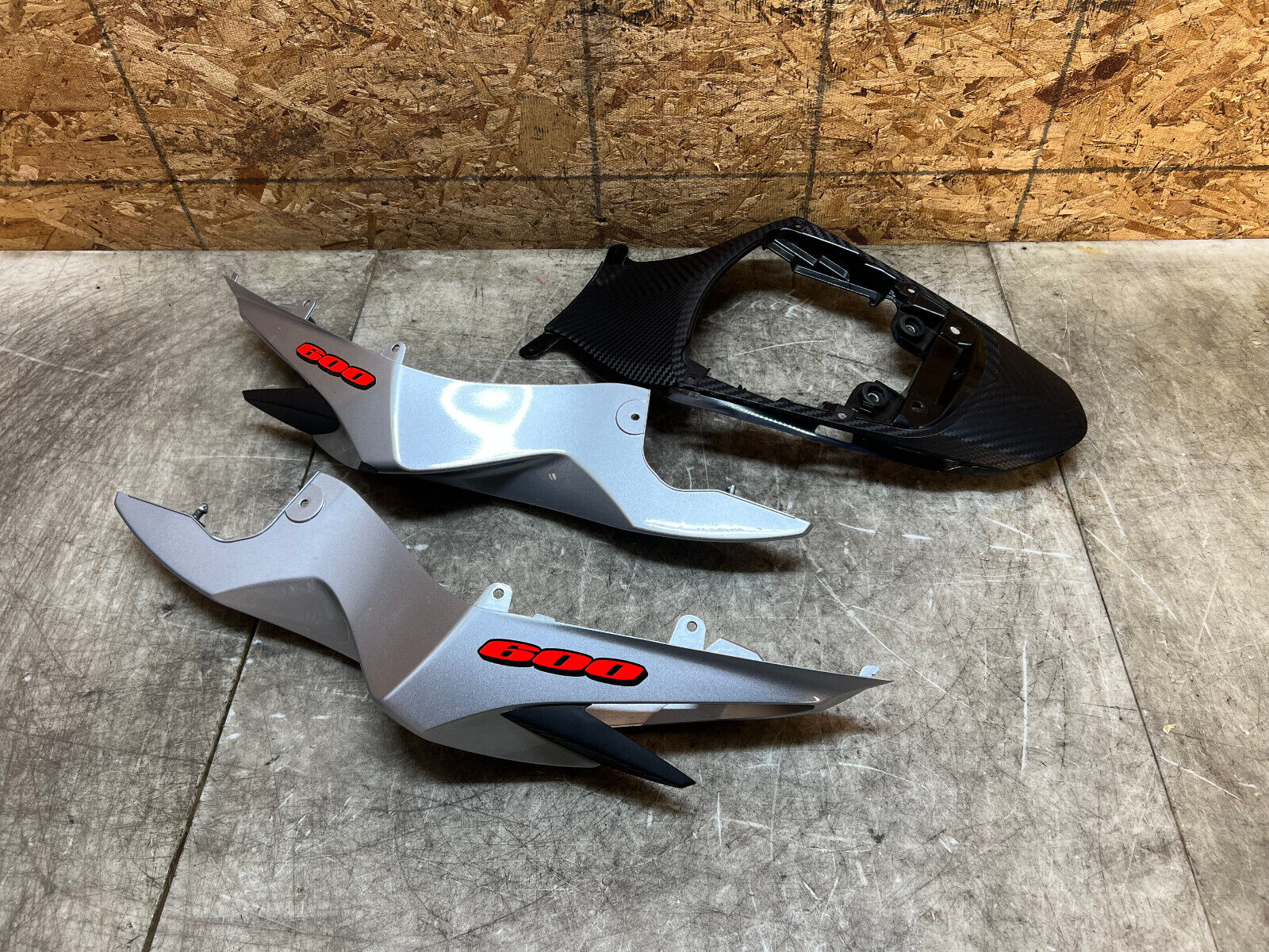17 18 19 20 21 22 23 SUZUKI GSX-R GSXR 600 750 TAIL FAIRING REAR BACK COVER COWL