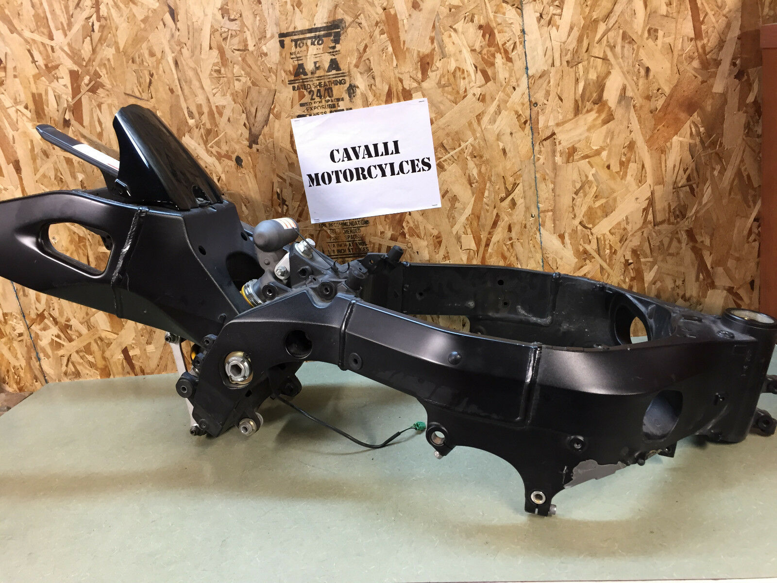 05 06 SUZUKI GSX-R1000 GSXR 1000 MAIN FRAME CHASSIS RE-BUILT CANADIAN 2005 2006