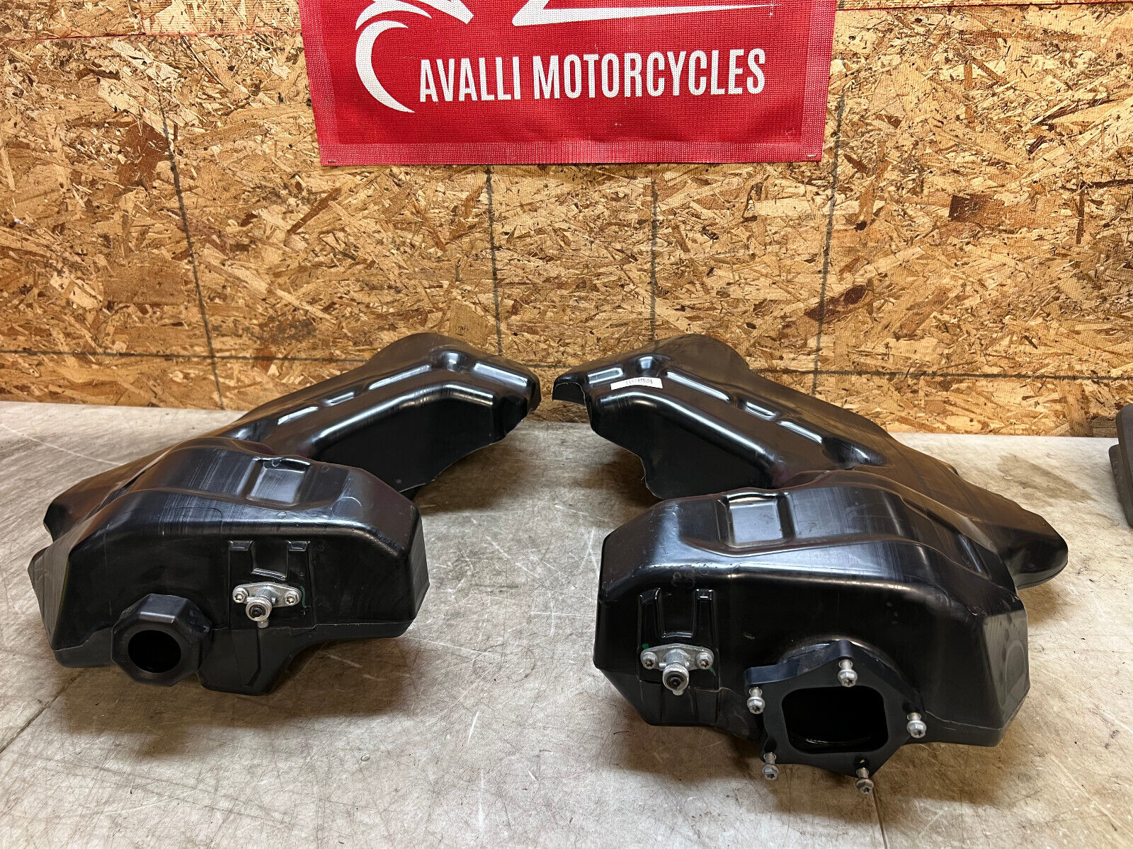 22 23 2022 2023 KTM SUPER ADVENTURE 1290 S GAS TANK FUEL TANK SADDLE TANKS PAIR