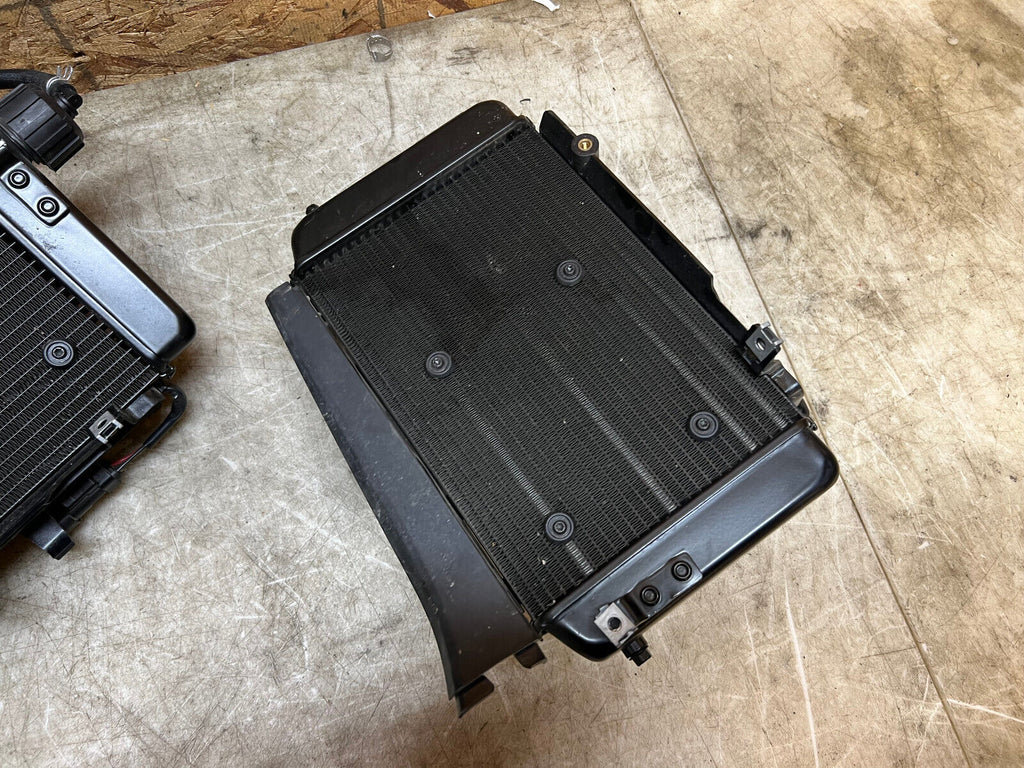 22 23 2022 2023 KTM SUPER ADVENTURE 1290 S RADIATORS RAD ENGINE COOLER RADIATOR