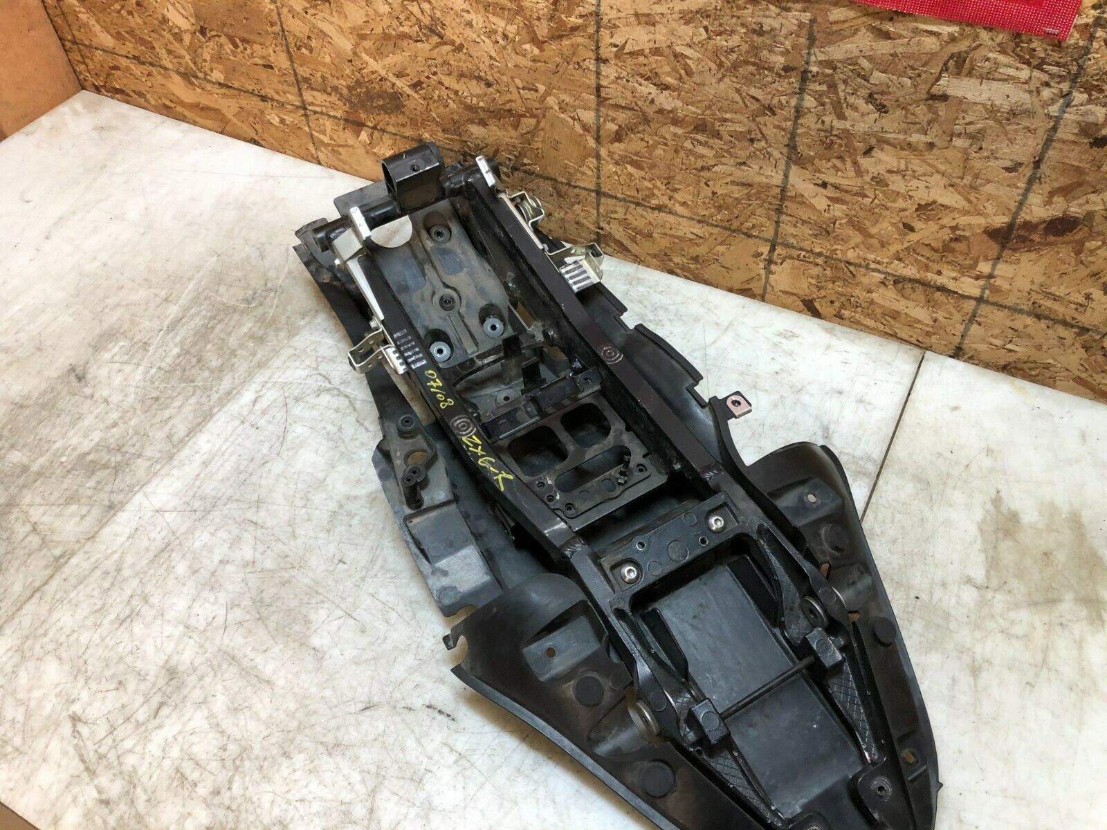 07 08 2007 2008 KAWASAKI ZX6-R ZX6R 636 SUBFRAME SUB FRAME BACK FRAME TAIL TRAY