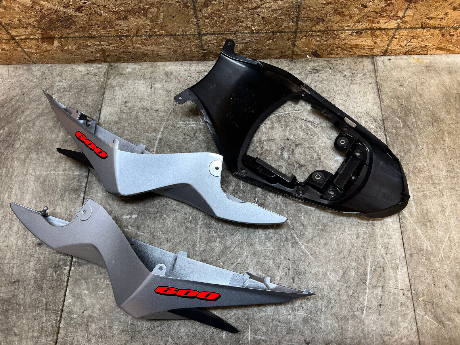 17 18 19 20 21 22 23 SUZUKI GSX-R GSXR 600 750 TAIL FAIRING REAR BACK COVER COWL