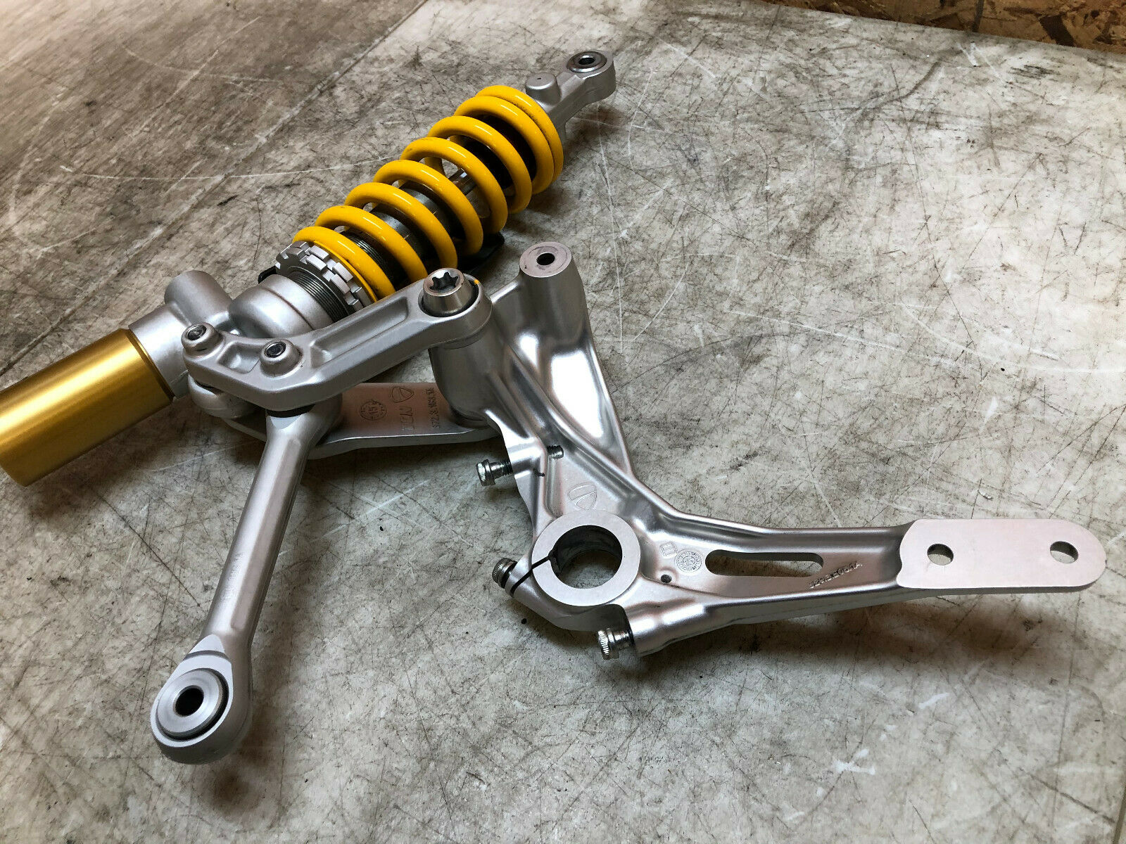 16 17 18 19 DUCATI PANIGALE 899 959 REAR SHOCK ABSORBER BACK SPRING COIL BRACKET