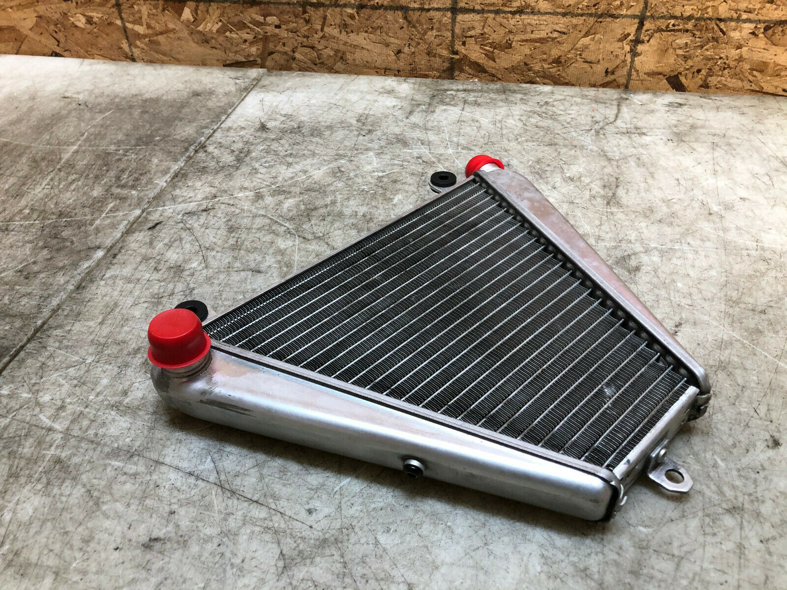 16 17 18 19 DUCATI PANIGALE 899 959 LOWER V RADIATOR RAD ENGINE COOLER COOLING