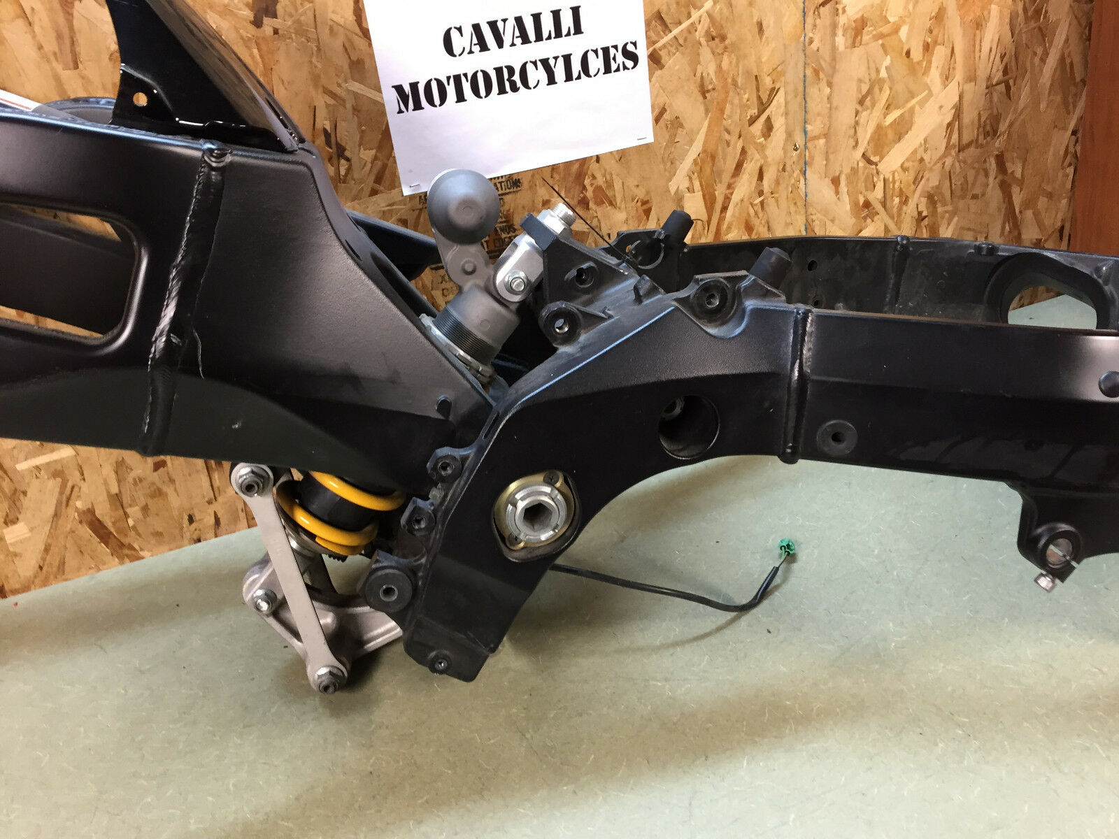 05 06 SUZUKI GSX-R1000 GSXR 1000 MAIN FRAME CHASSIS RE-BUILT CANADIAN 2005 2006