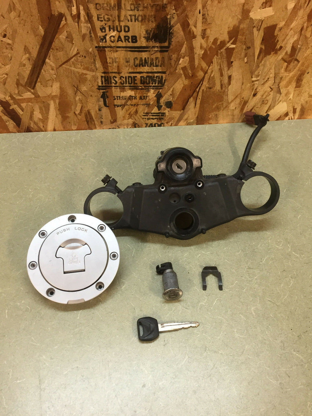 04 05 06 07 HONDA CBR1000RR CBR 1000 RR LOCK SET KEY SET COMPLETE TRIPLE TREE