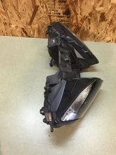 Load image into Gallery viewer, 2006-2007 06 07 YAMAHA YZFR6 YZF R6 R HEADLIGHTS HEAD LIGHT LIGHTS BEAM LAMP OEM
