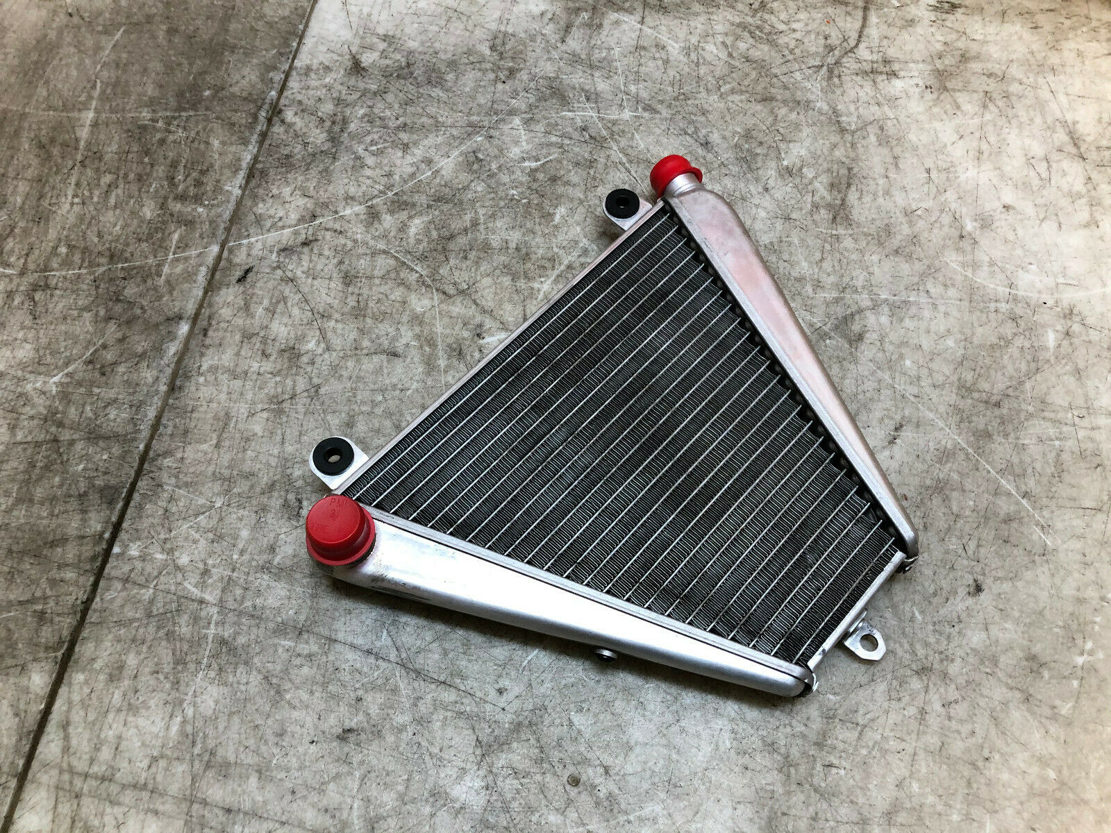 16 17 18 19 DUCATI PANIGALE 899 959 LOWER V RADIATOR RAD ENGINE COOLER COOLING