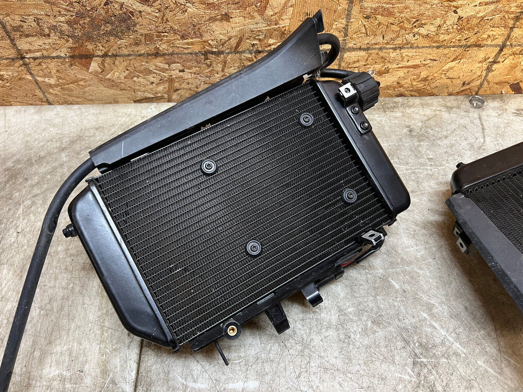 22 23 2022 2023 KTM SUPER ADVENTURE 1290 S RADIATORS RAD ENGINE COOLER RADIATOR