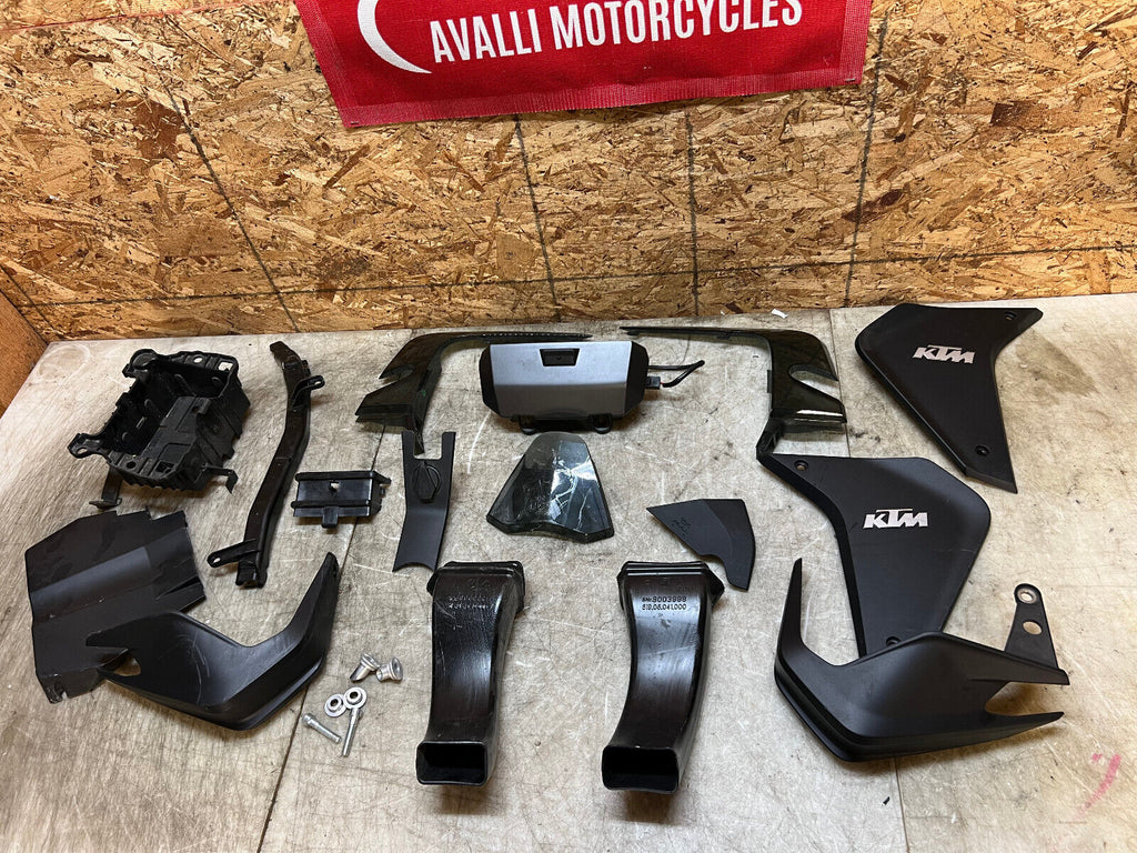 22 23 2022 2023 KTM SUPER ADVENTURE 1290 S FILLER PLASTIC TRIM PIECES COWL COVER